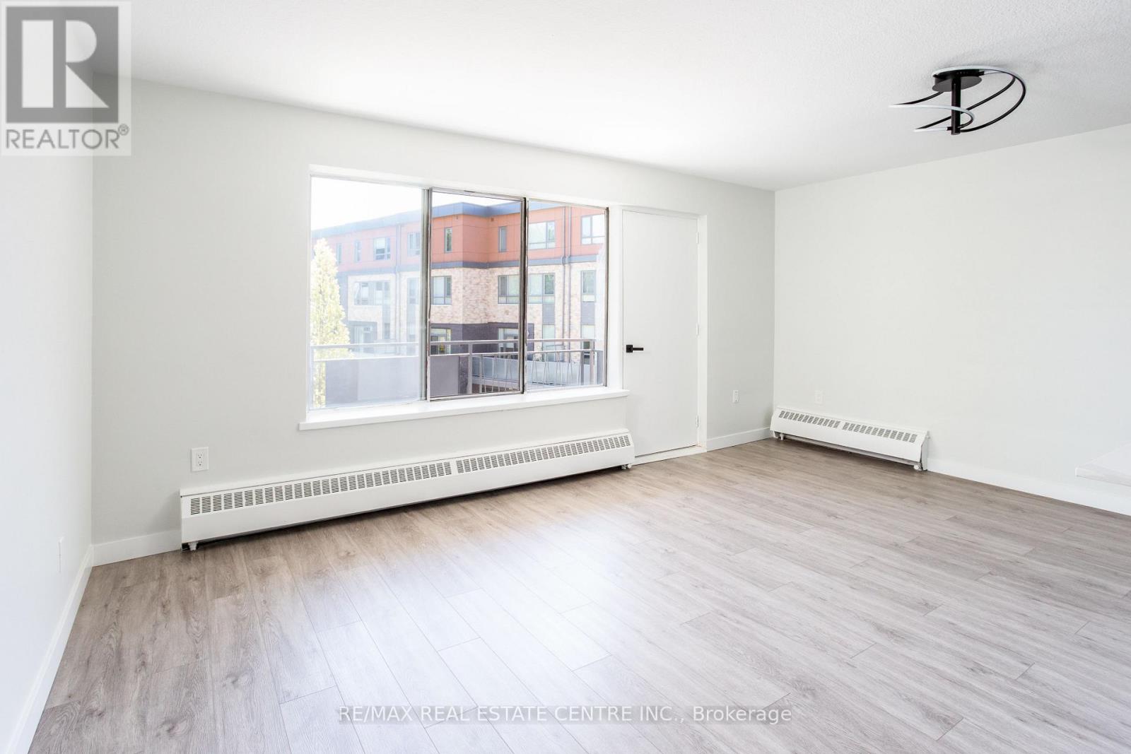 205 - 371 Lakeshore Road W, Mississauga, Ontario  L5H 1H4 - Photo 10 - W13170788