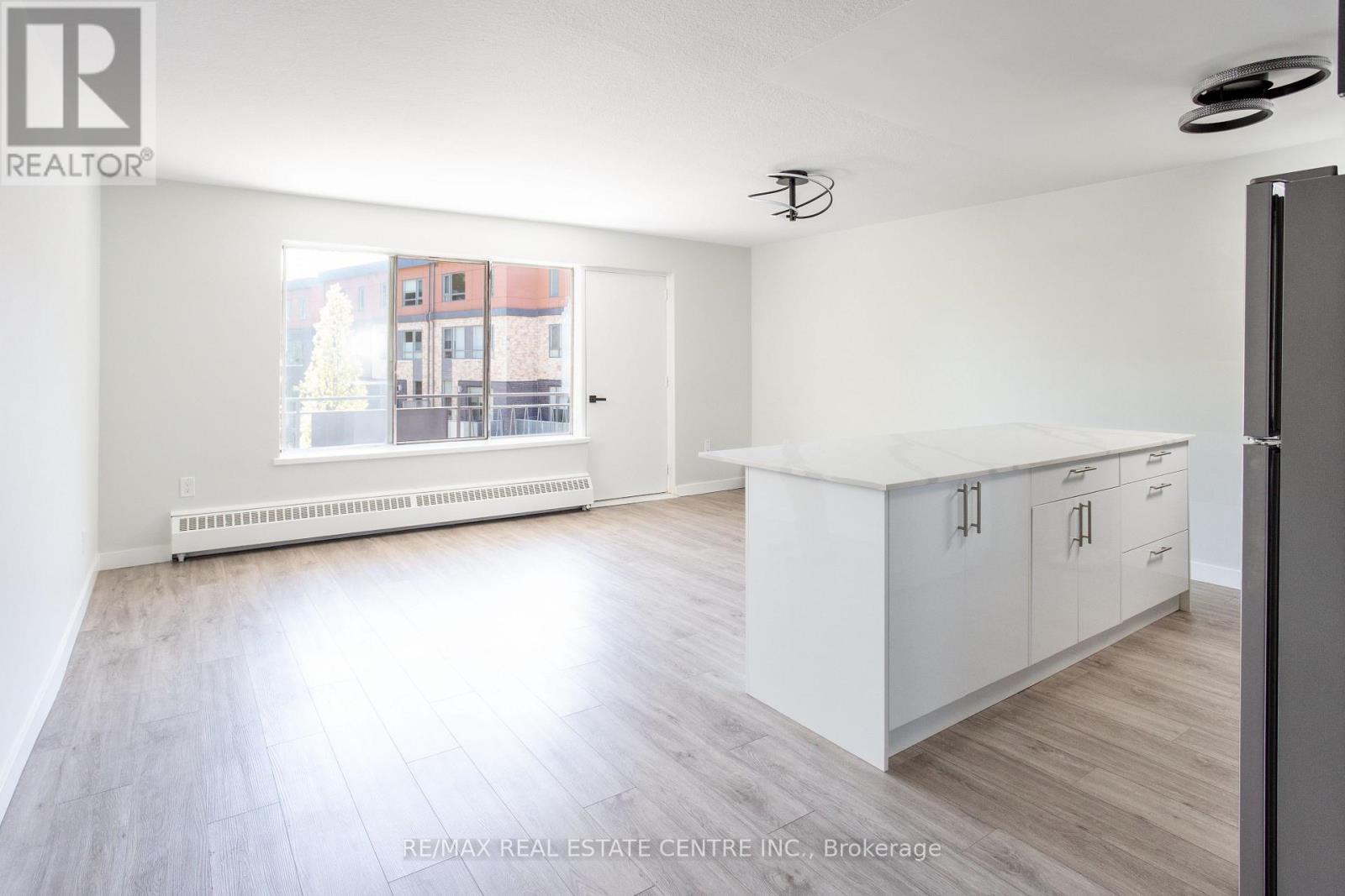 205 - 371 Lakeshore Road W, Mississauga, Ontario  L5H 1H4 - Photo 11 - W13170788