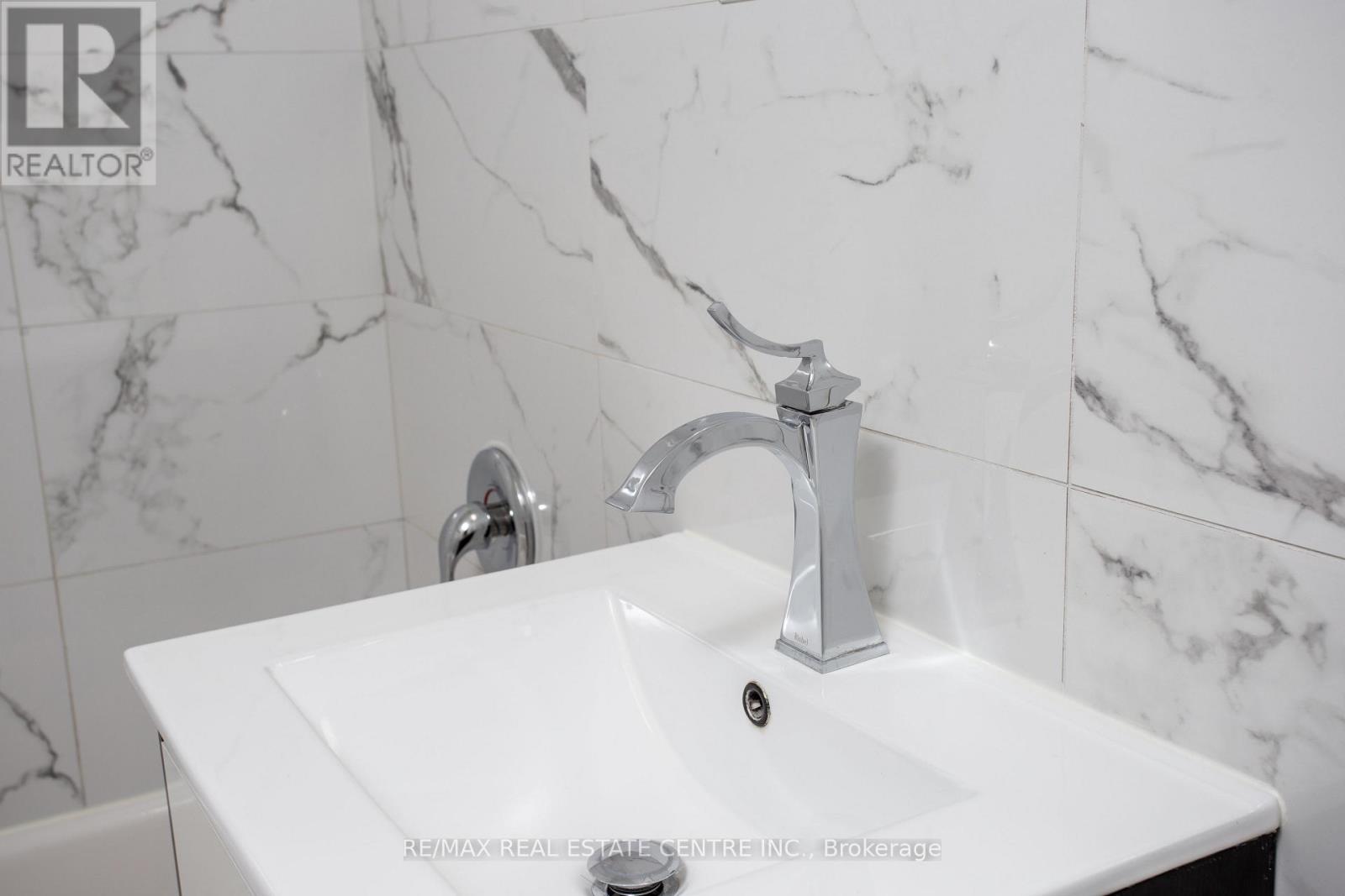 205 - 371 Lakeshore Road W, Mississauga, Ontario  L5H 1H4 - Photo 16 - W13170788
