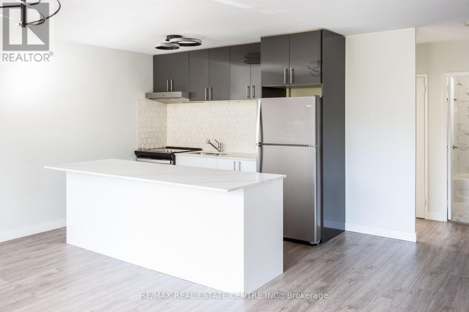 205 - 371 Lakeshore Road W, Mississauga, Ontario  L5H 1H4 - Photo 6 - W13170788
