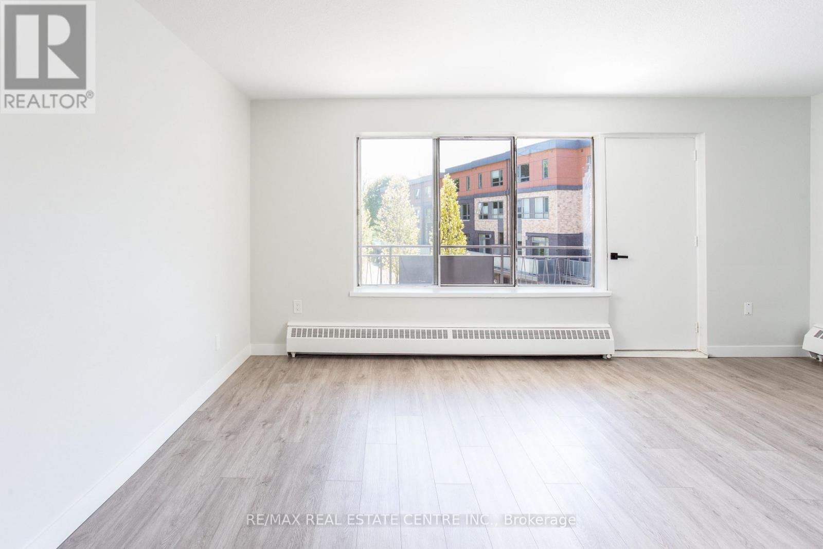 205 - 371 Lakeshore Road W, Mississauga, Ontario  L5H 1H4 - Photo 9 - W13170788
