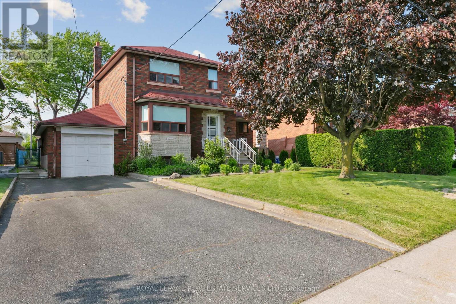 28 CORNELIUS PARKWAY, Toronto, Ontario