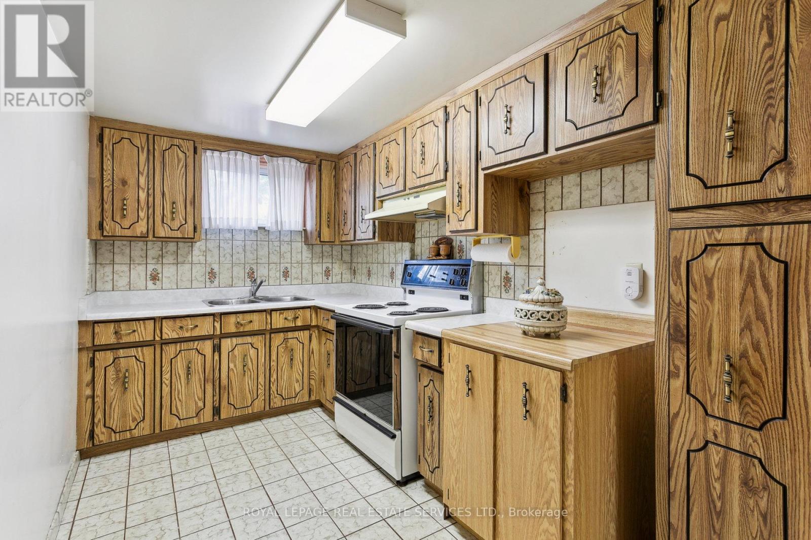 28 Cornelius Parkway, Toronto, Ontario  M6L 2K3 - Photo 33 - W13170838