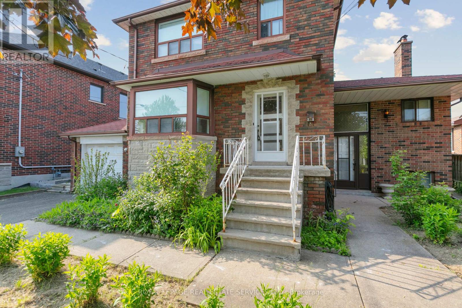 28 Cornelius Parkway, Toronto, Ontario  M6L 2K3 - Photo 8 - W13170838