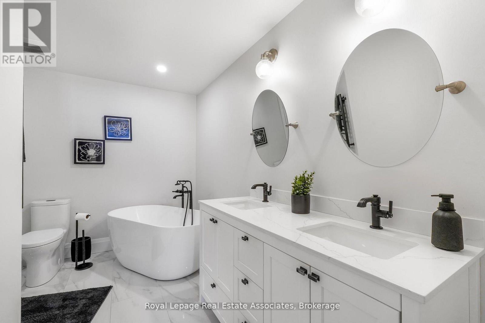 2388 Stone Glen Crescent, Oakville, Ontario  L6M 0C7 - Photo 19 - W13170852