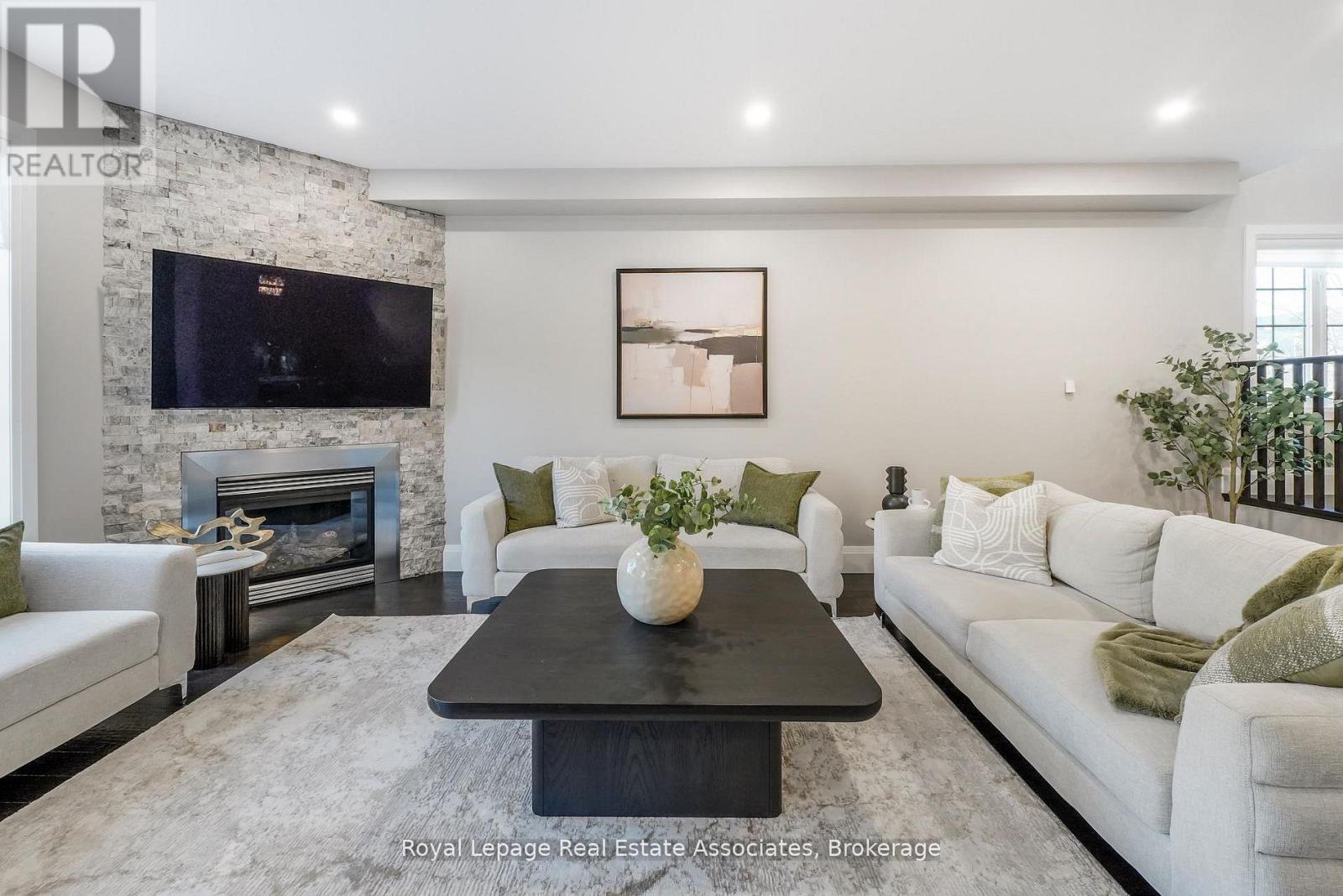 2388 Stone Glen Crescent, Oakville, Ontario  L6M 0C7 - Photo 9 - W13170852