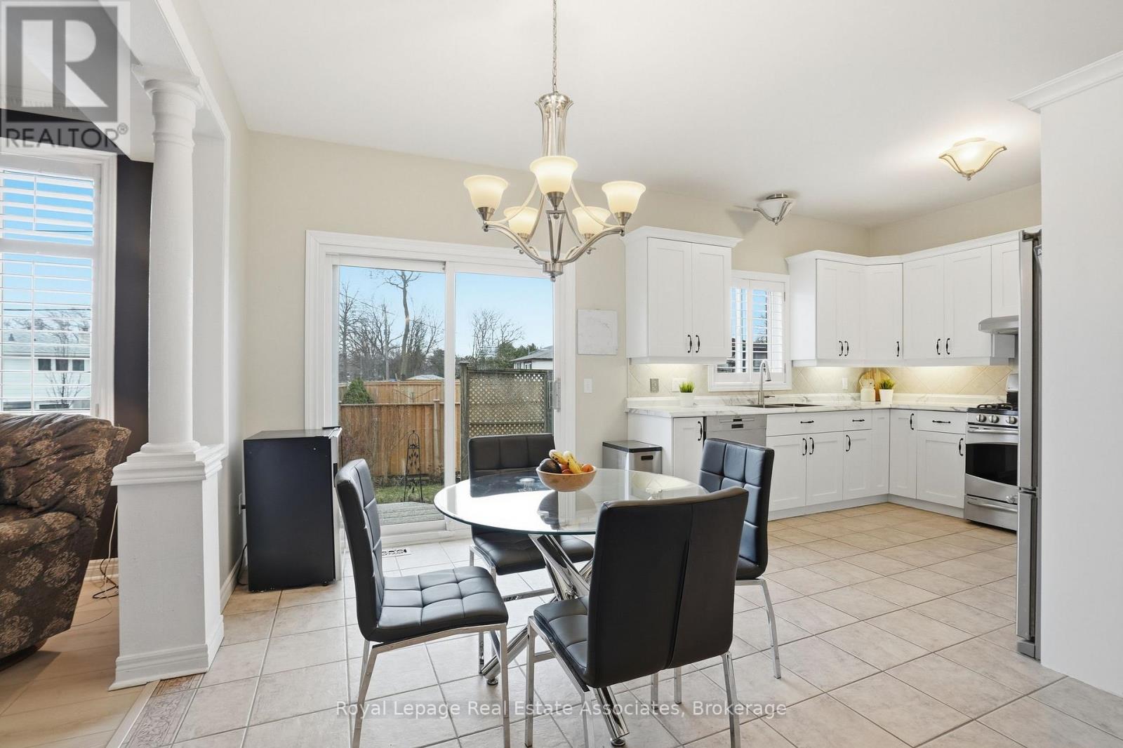 486 Delaney Court, Burlington, Ontario  L7L 5T7 - Photo 11 - W13170902