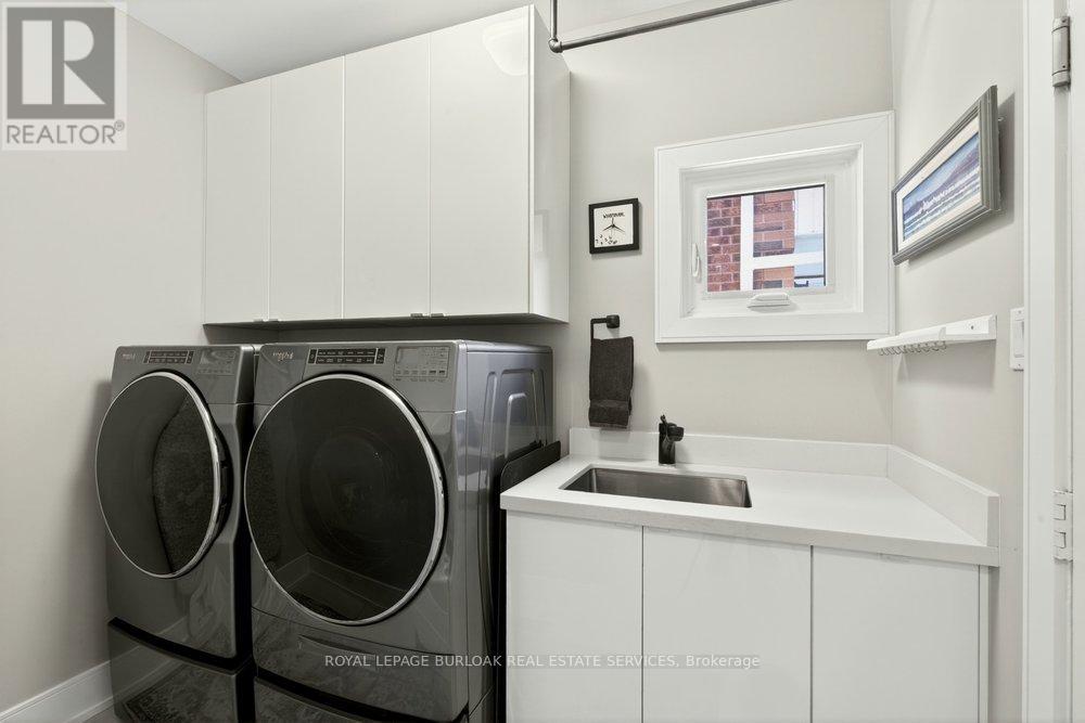 1078 Augustus Drive, Burlington, Ontario  L7S 2L1 - Photo 23 - W13170996
