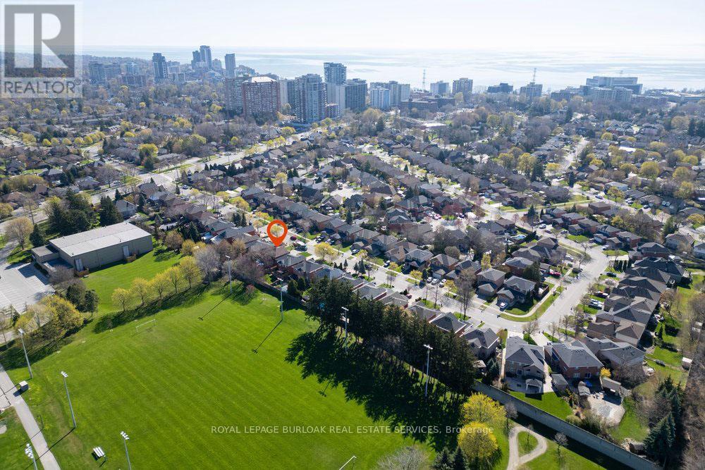 1078 Augustus Drive, Burlington, Ontario  L7S 2L1 - Photo 47 - W13170996