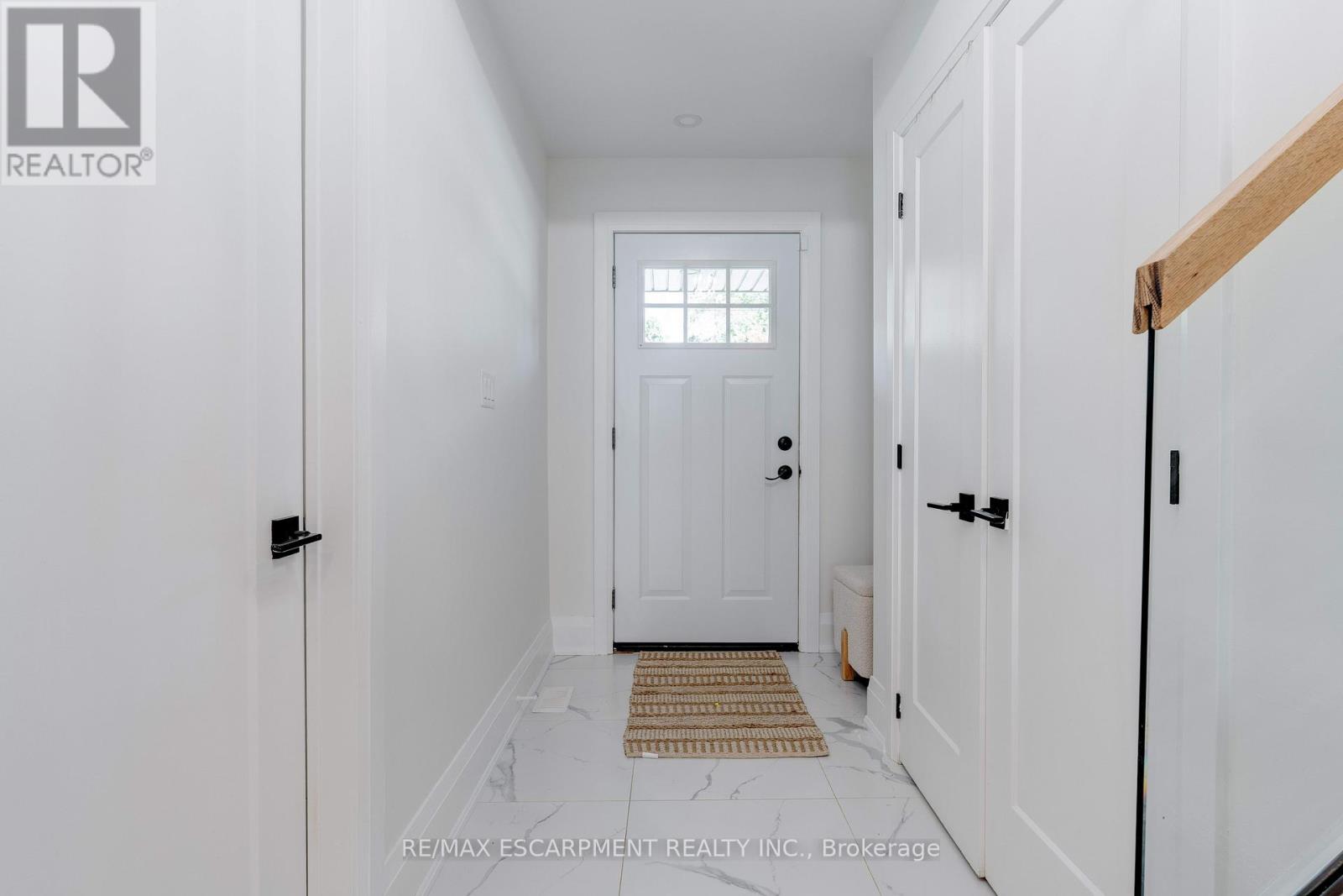 296 Kent Crescent, Burlington, Ontario  L7L 4T1 - Photo 3 - W13171018