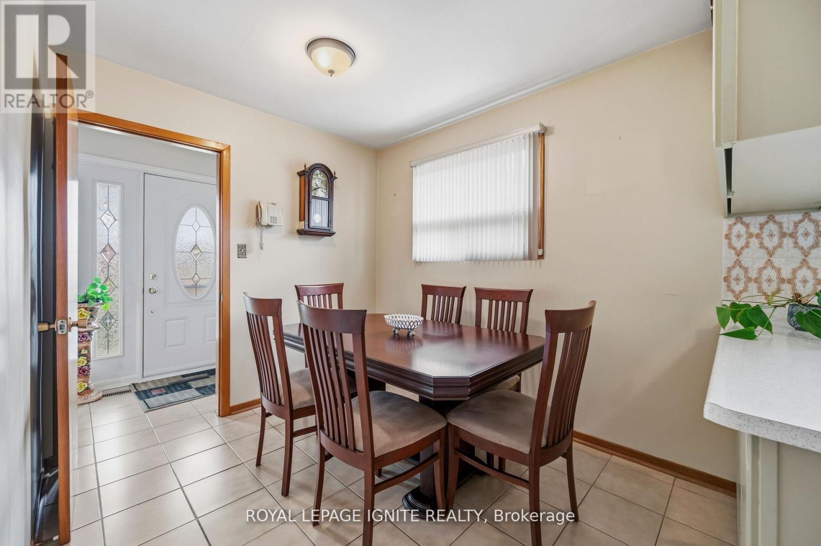 3746 Teeswater Road, Mississauga, Ontario  L4T 2A4 - Photo 17 - W13171020