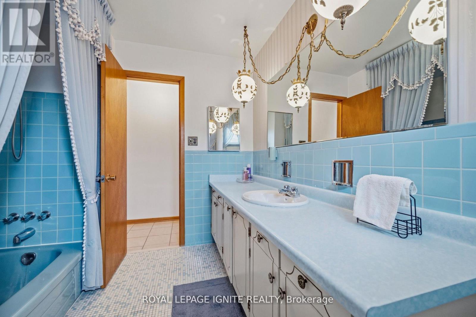 3746 Teeswater Road, Mississauga, Ontario  L4T 2A4 - Photo 27 - W13171020