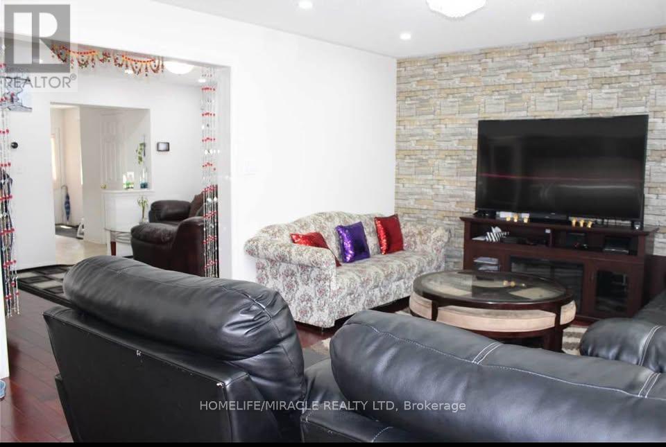 Main - 12 Worthington Avenue, Brampton, Ontario  L7A 1M9 - Photo 11 - W13171024
