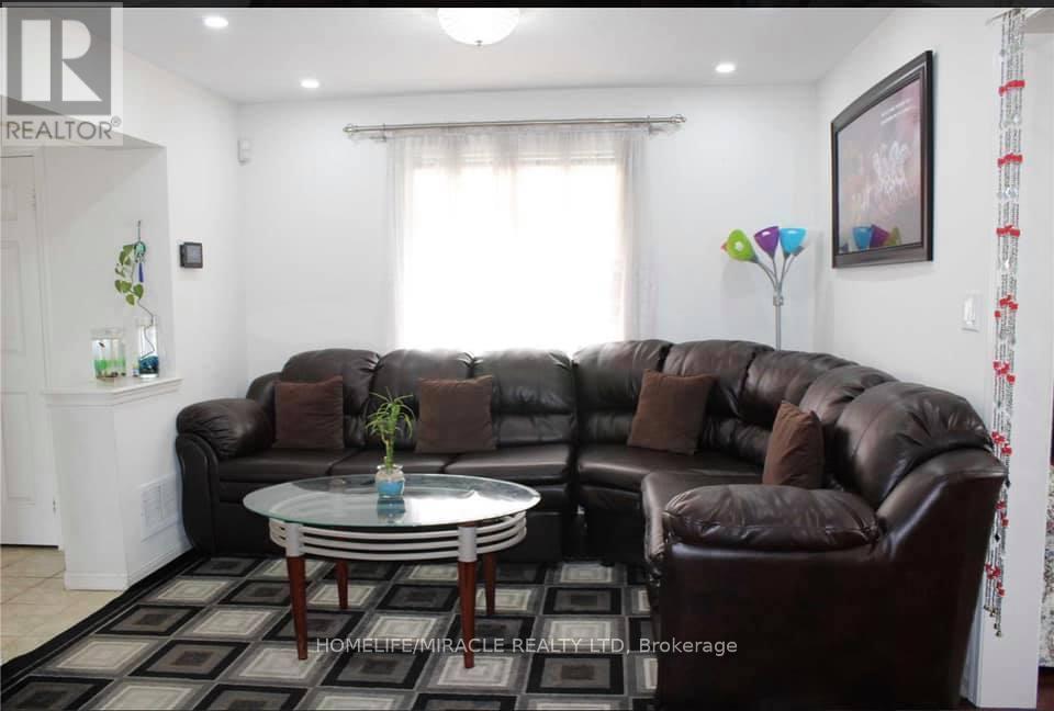 Main - 12 Worthington Avenue, Brampton, Ontario  L7A 1M9 - Photo 4 - W13171024