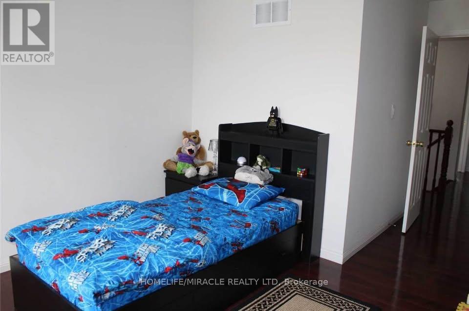 Main - 12 Worthington Avenue, Brampton, Ontario  L7A 1M9 - Photo 6 - W13171024