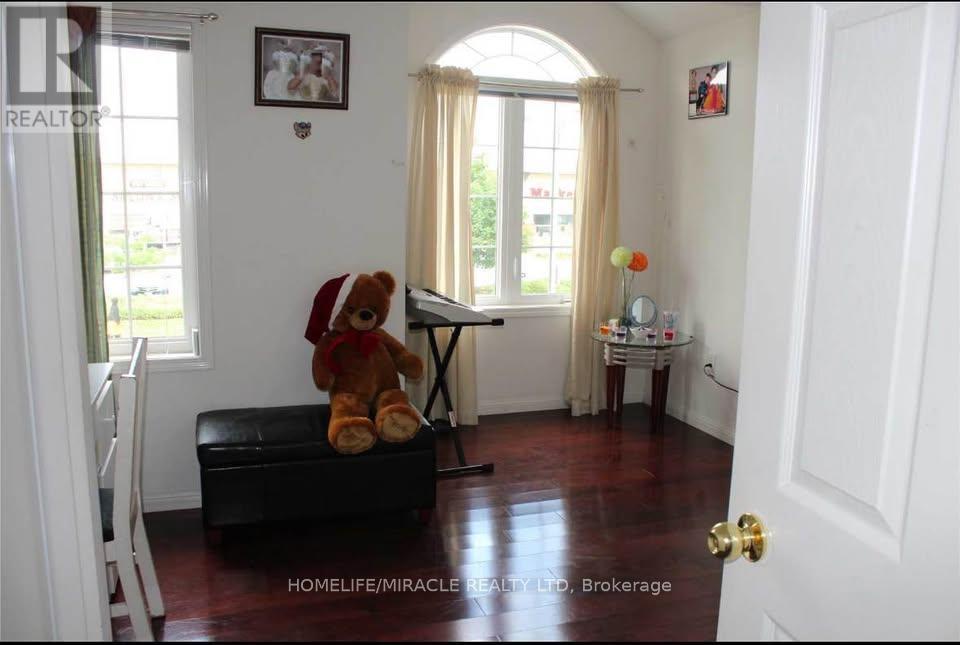Main - 12 Worthington Avenue, Brampton, Ontario  L7A 1M9 - Photo 7 - W13171024
