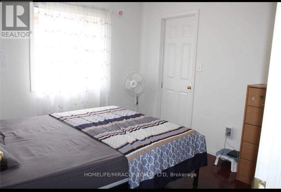 Main - 12 Worthington Avenue, Brampton, Ontario  L7A 1M9 - Photo 9 - W13171024