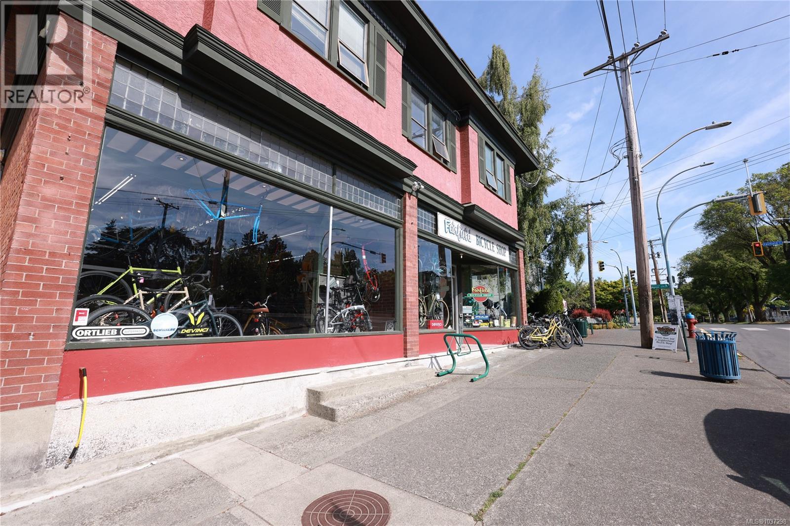 390 Moss St, Victoria, British Columbia  V8V 4N1 - Photo 3 - 1037298