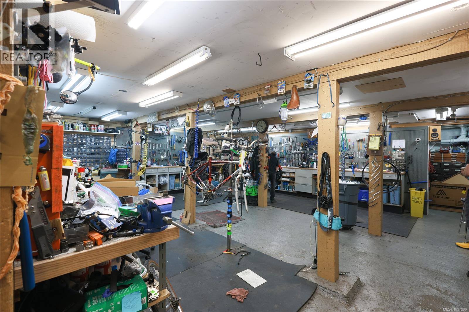 390 Moss St, Victoria, British Columbia  V8V 4N1 - Photo 44 - 1037298