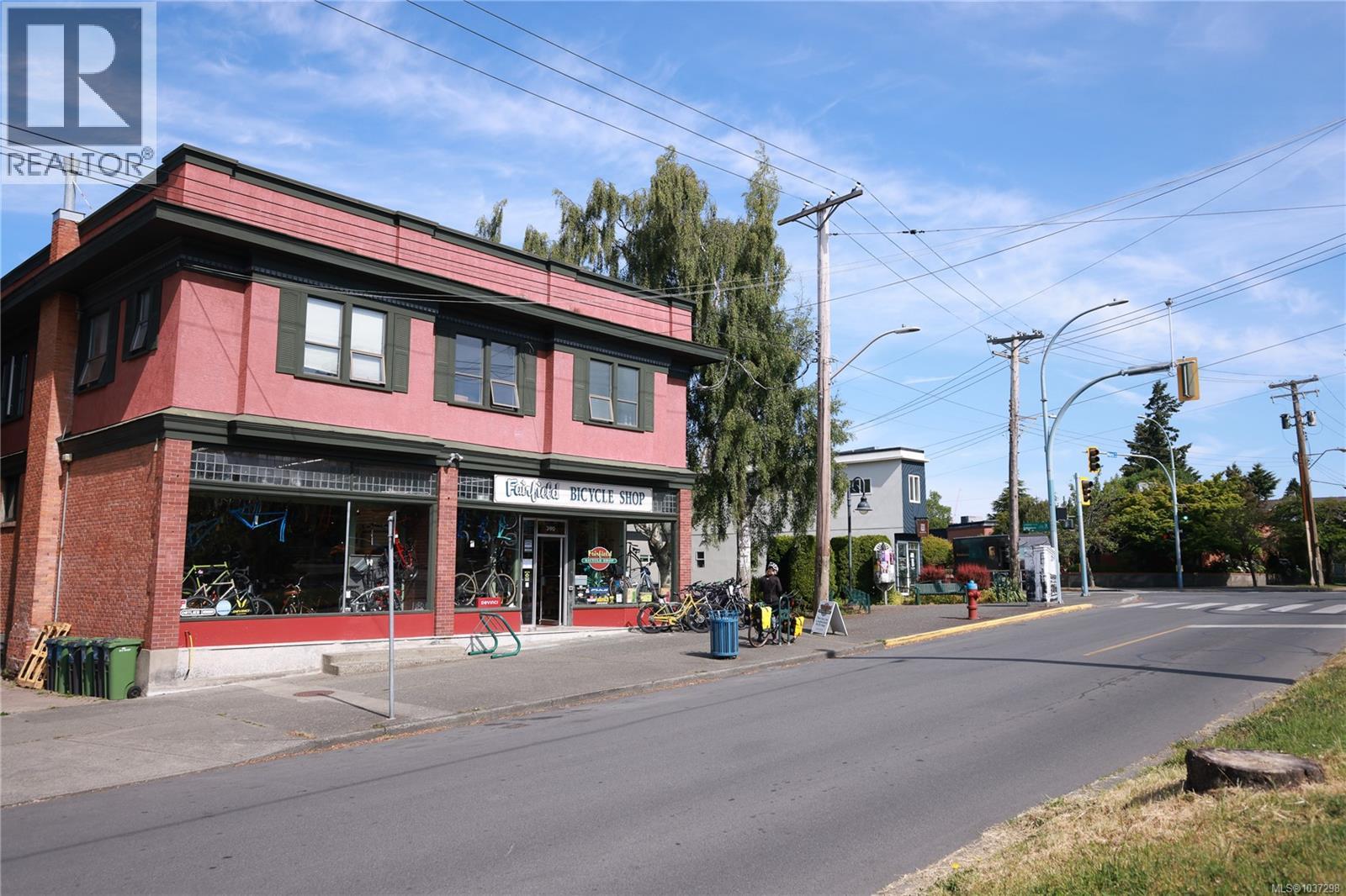 390 Moss St, Victoria, British Columbia  V8V 4N1 - Photo 5 - 1037298