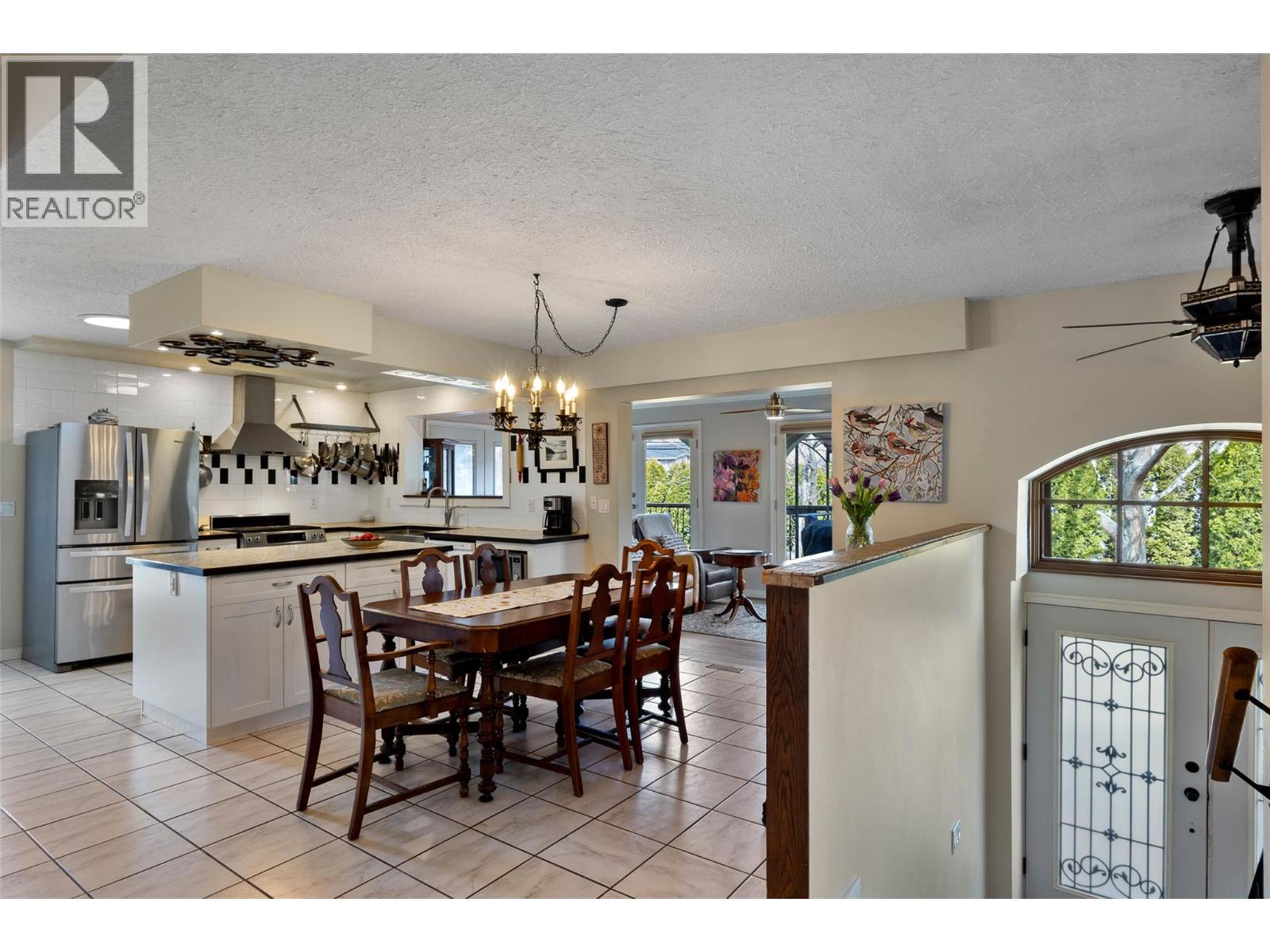 381 Mary Place, Kamloops, British Columbia  V2C 4Y5 - Photo 6 - 10388773