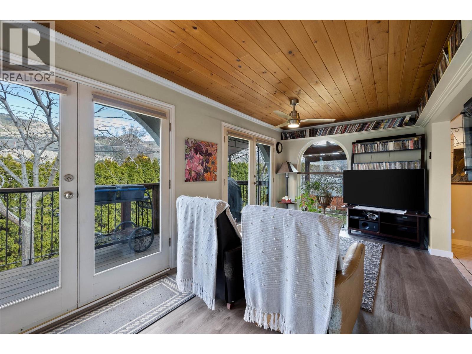 381 Mary Place, Kamloops, British Columbia  V2C 4Y5 - Photo 9 - 10388773