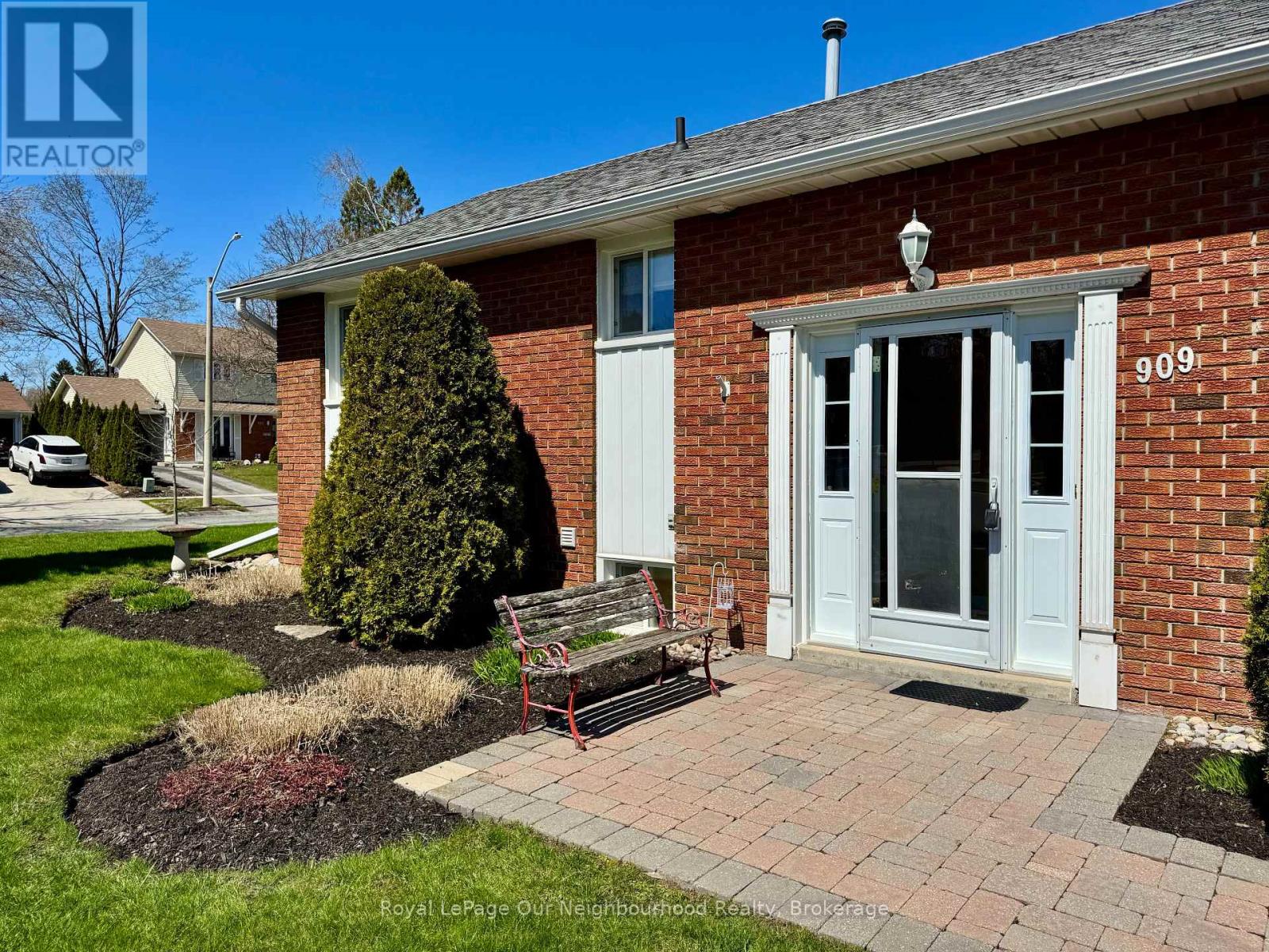 909 Whitefield Drive, Peterborough, Ontario  K9J 7W1 - Photo 3 - X13171064