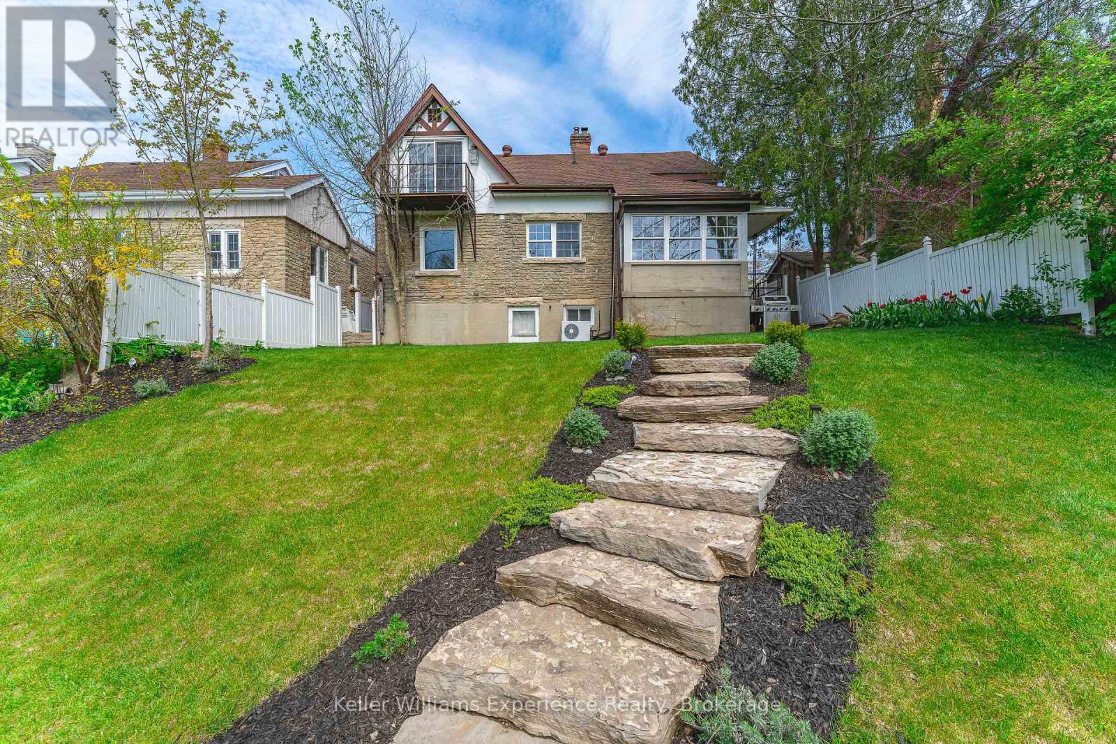 211 5th Street E, Owen Sound, Ontario  N4K 1C6 - Photo 7 - X13171088