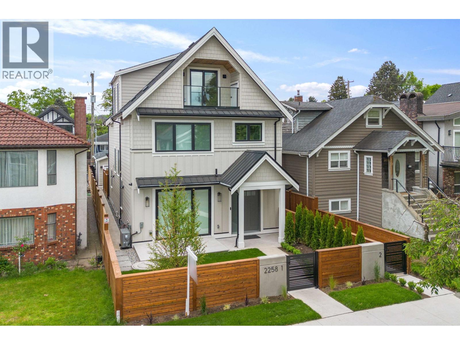 1 2258 Napier Street, Vancouver, British Columbia  V5L 2P2 - Photo 3 - R3126772