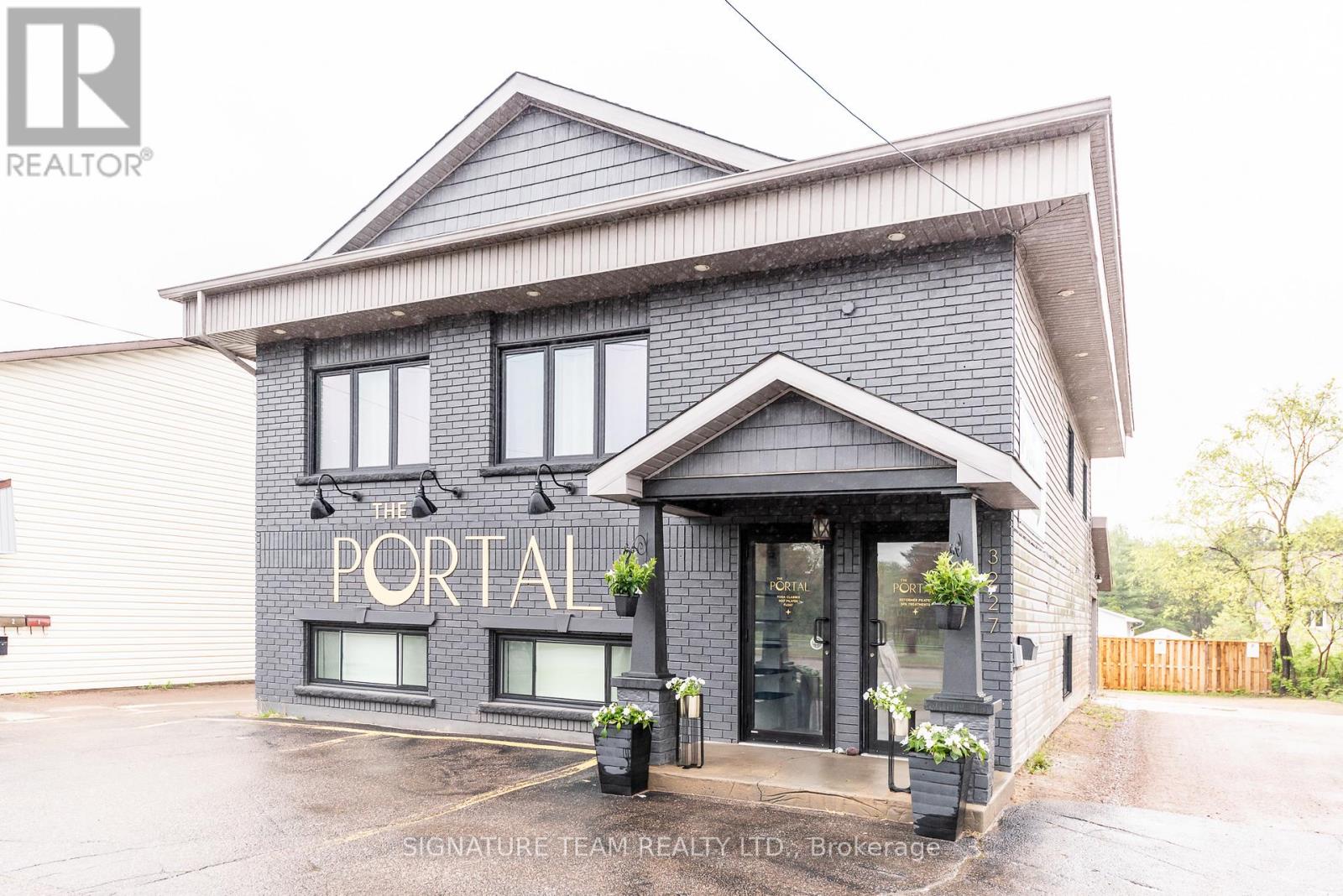 3227 Petawawa Boulevard, Petawawa, Ontario  K8H 1X8 - Photo 1 - X13171122