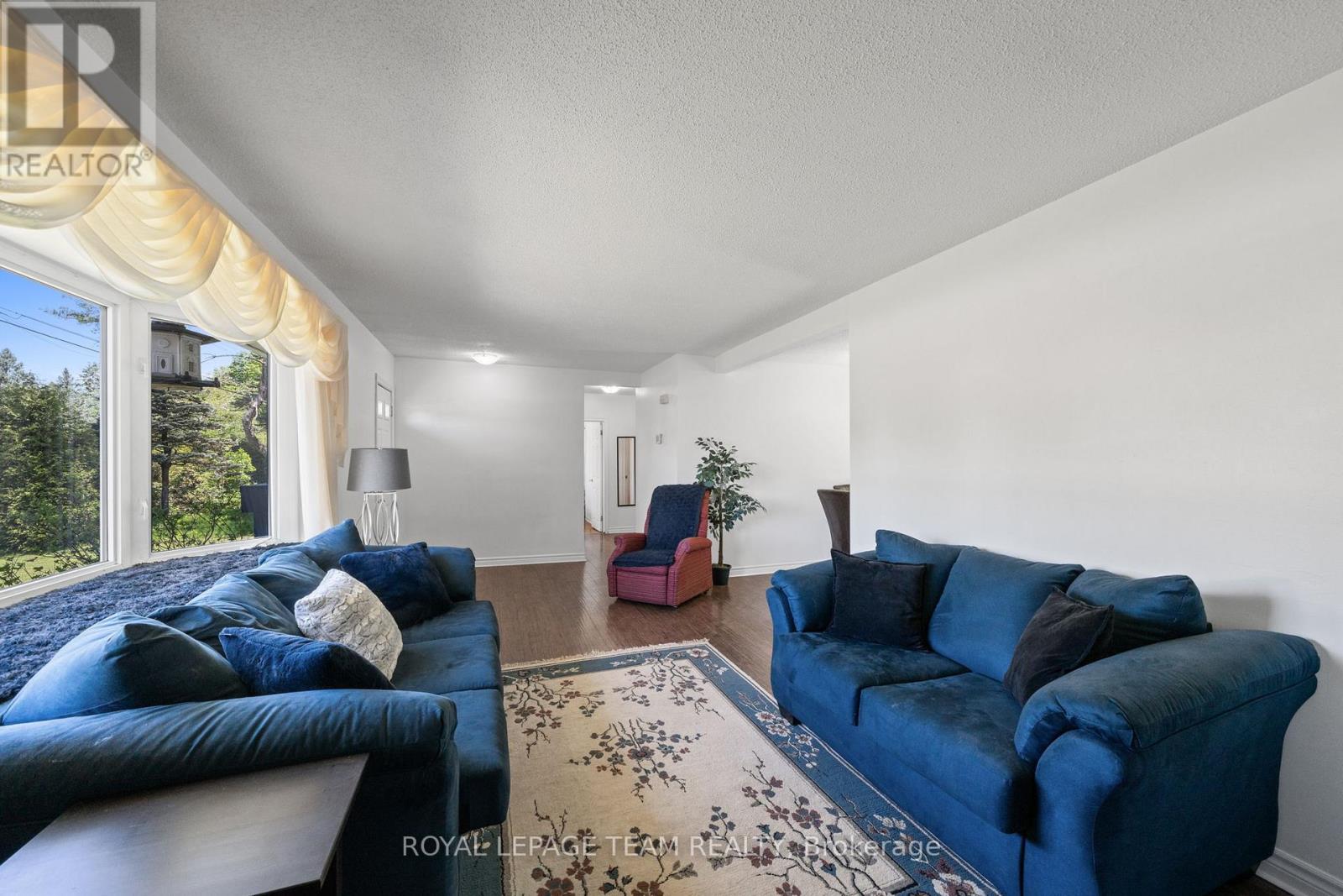 5643 Ficko Crescent, Ottawa, Ontario  K1X 1H3 - Photo 6 - X13171102