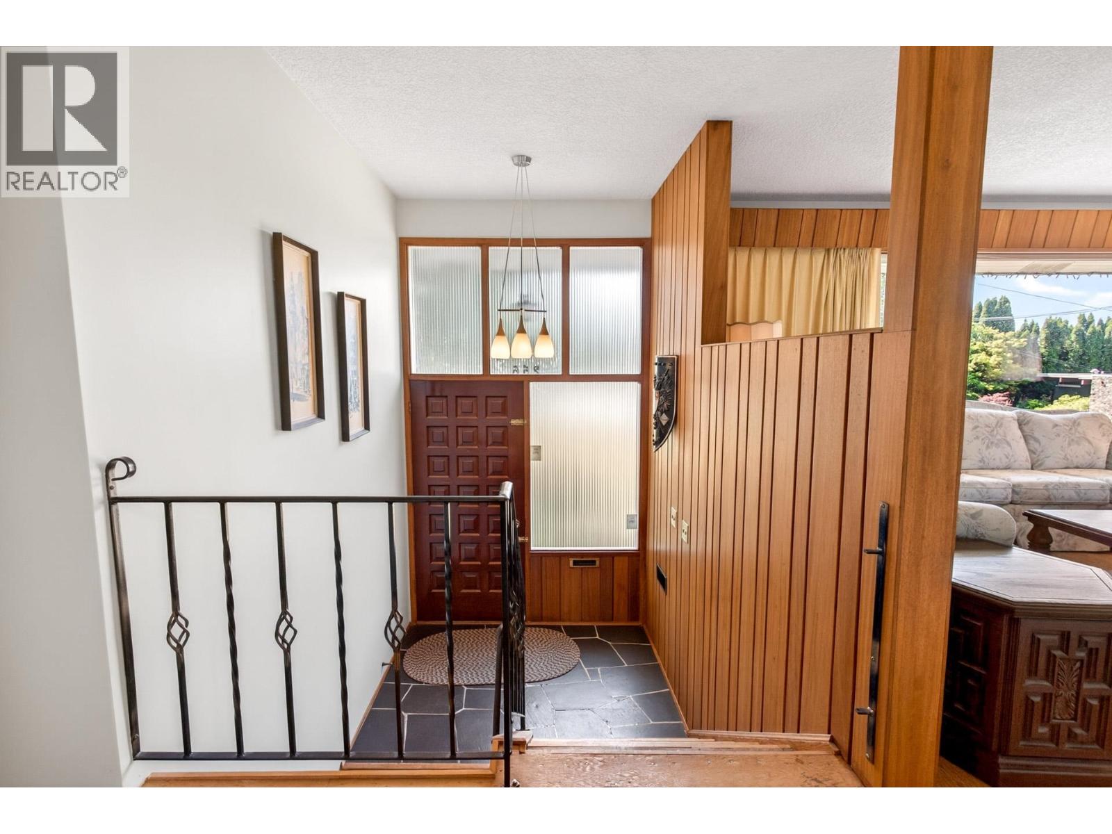 256 Rossmore Court, Coquitlam, British Columbia  V3K 5H3 - Photo 5 - R3127226