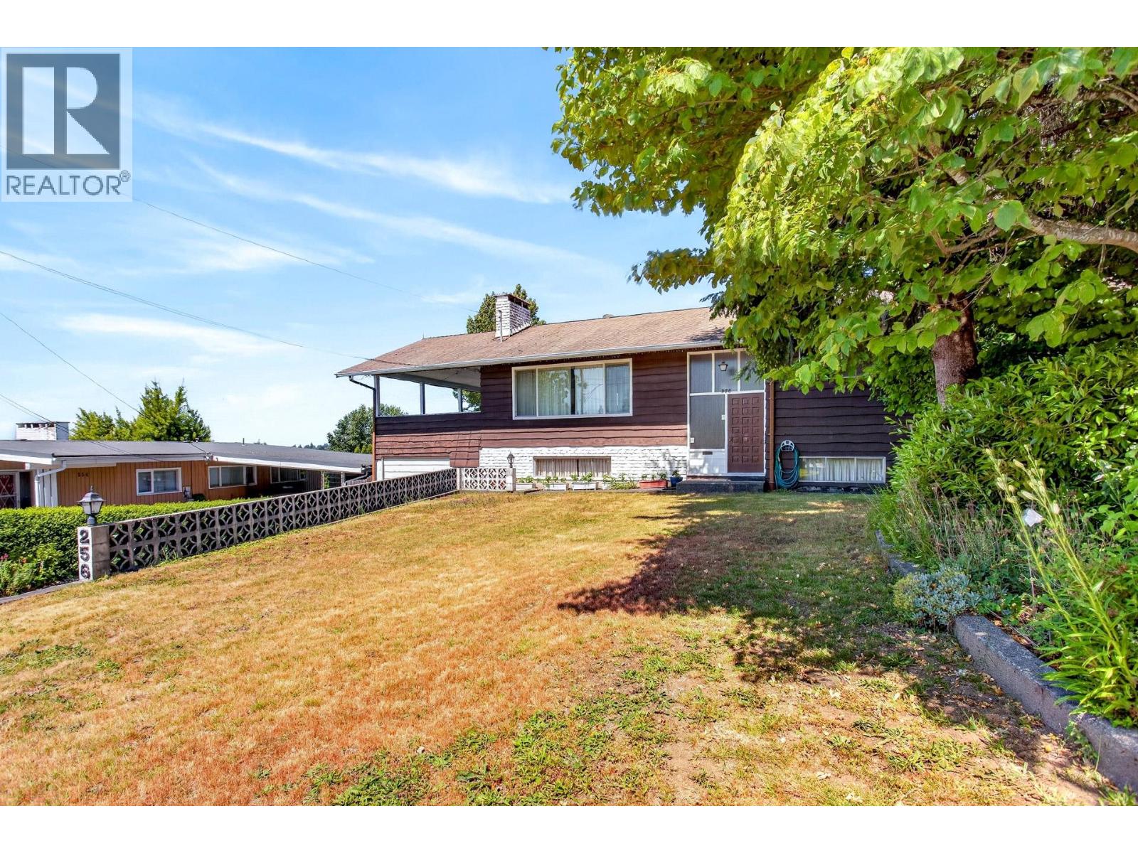 256 Rossmore Court, Coquitlam, British Columbia  V3K 5H3 - Photo 3 - R3127226
