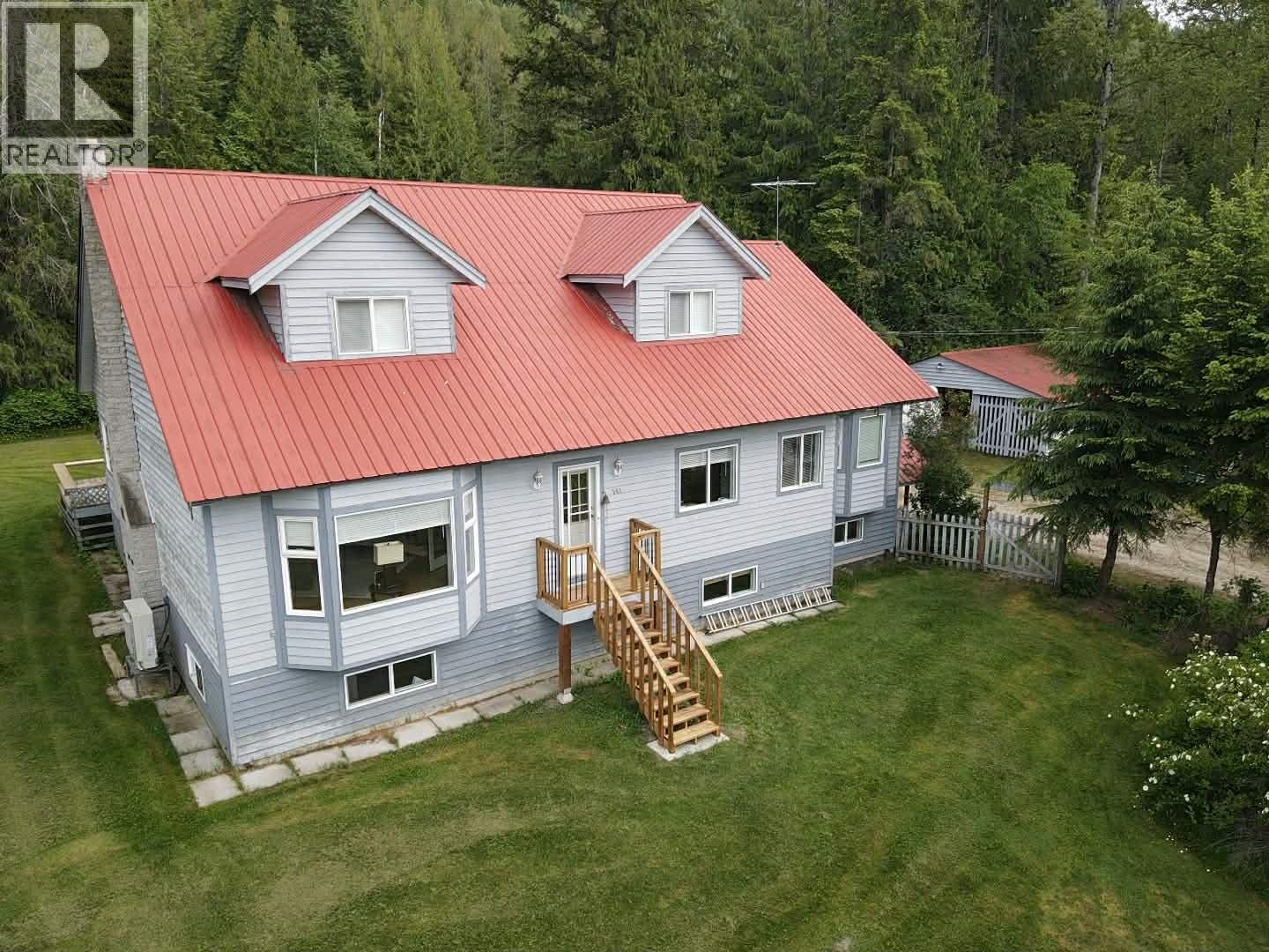 561 Willow Street, Fauquier, British Columbia