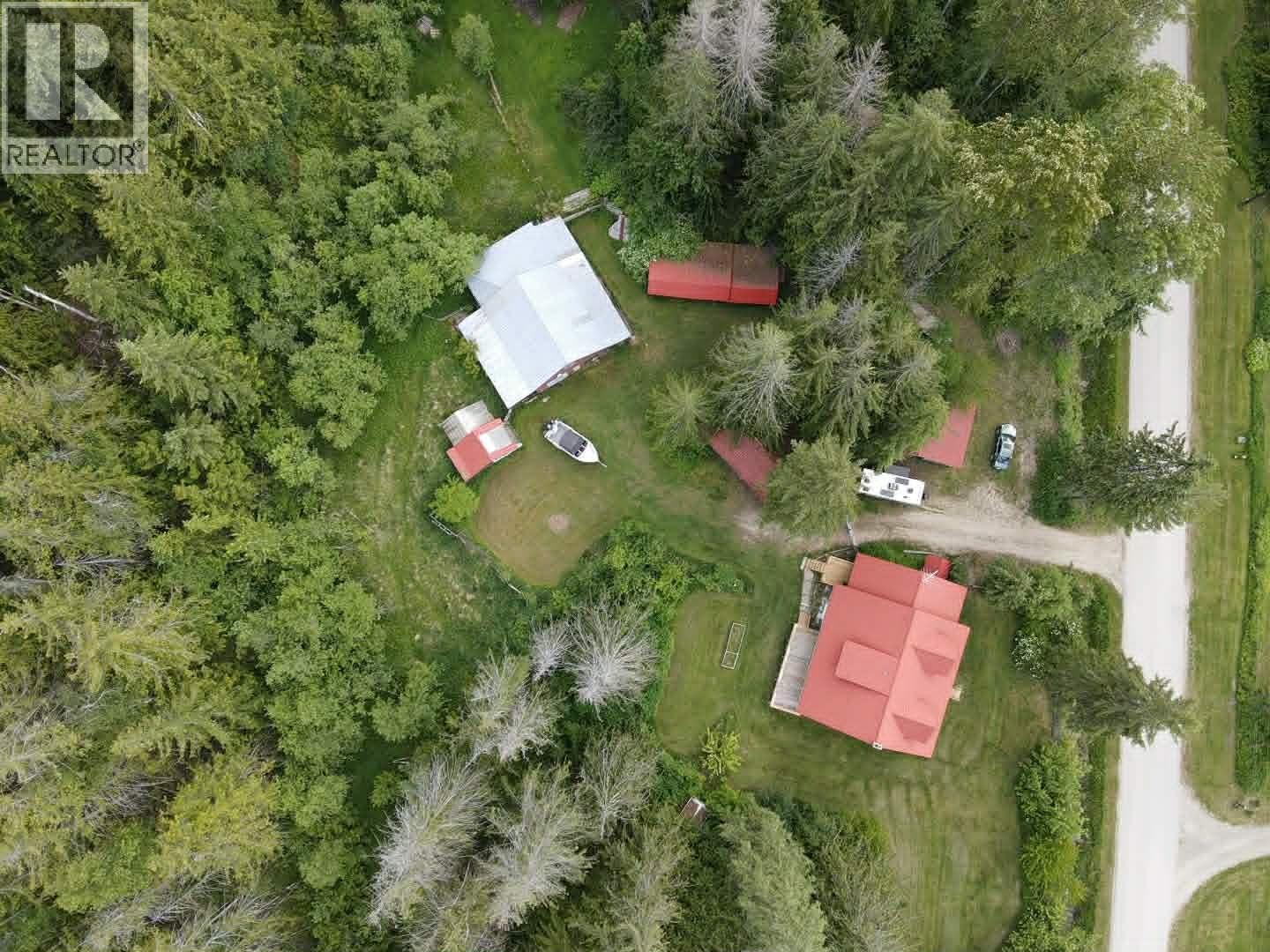 561 Willow Street, Fauquier, British Columbia  V0G 1J0 - Photo 14 - 10387442