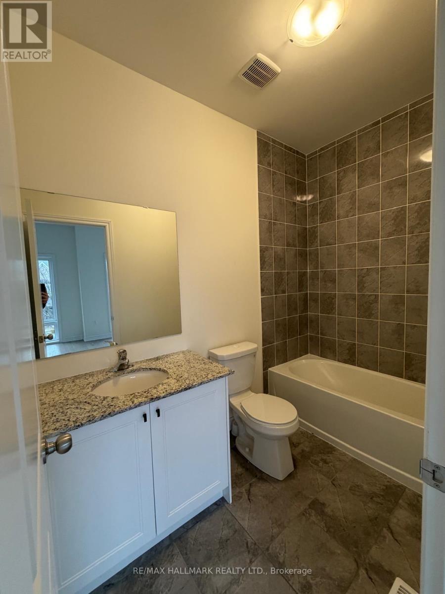 112 Weslock Crescent, Aurora, Ontario  L4G 7Z4 - Photo 8 - N13171106