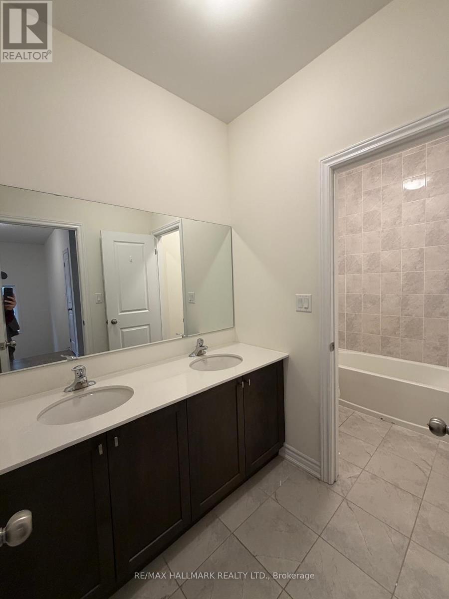 112 Weslock Crescent, Aurora, Ontario  L4G 7Z4 - Photo 9 - N13171106