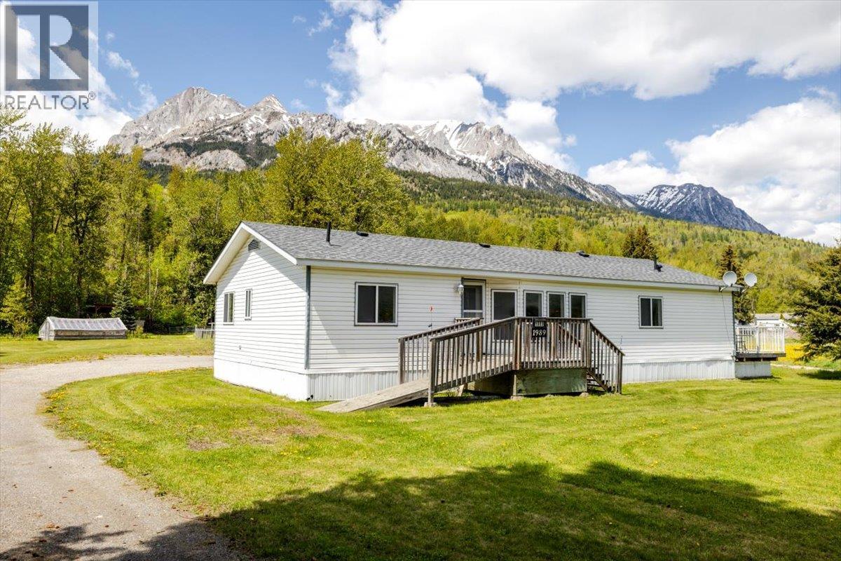 1989 3 Highway, Fernie, British Columbia  V0B 1M5 - Photo 1 - 10388300