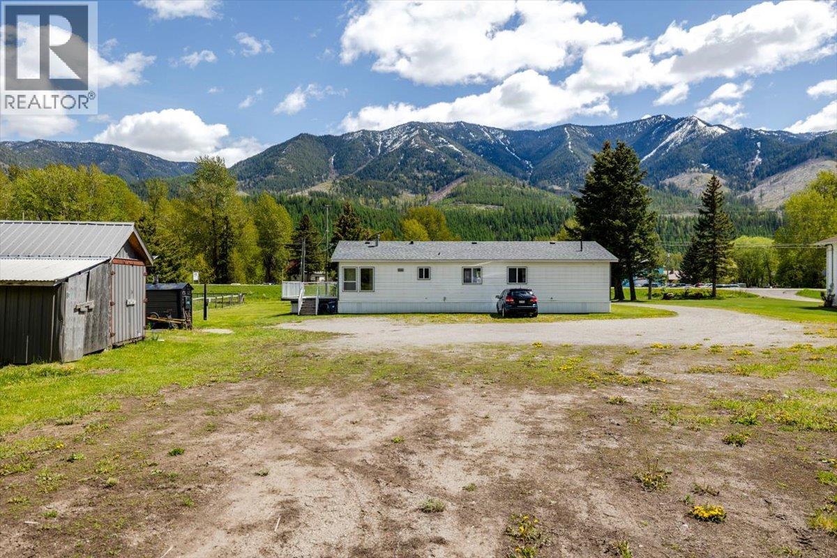 1989 3 Highway, Fernie, British Columbia  V0B 1M5 - Photo 19 - 10388300