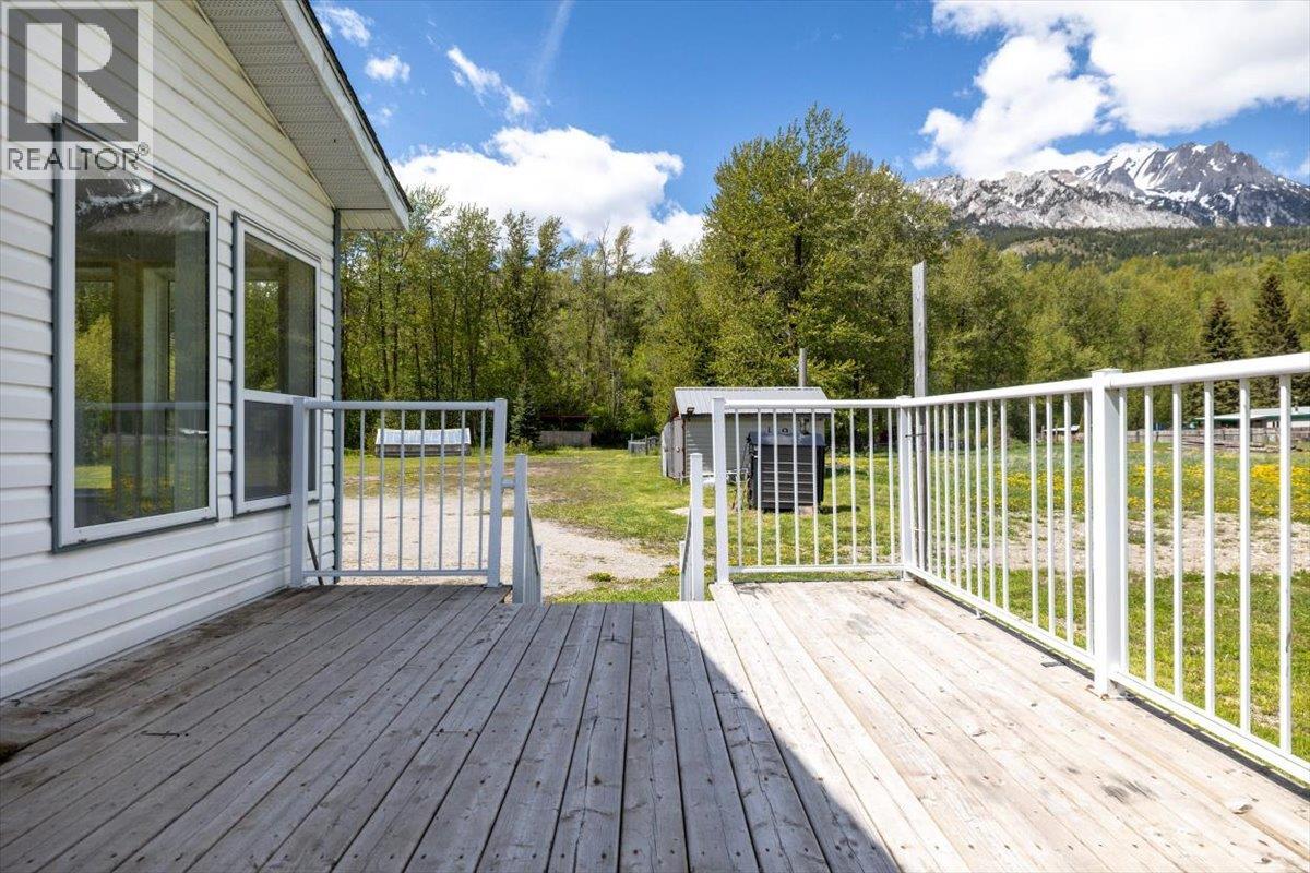 1989 3 Highway, Fernie, British Columbia  V0B 1M5 - Photo 5 - 10388300