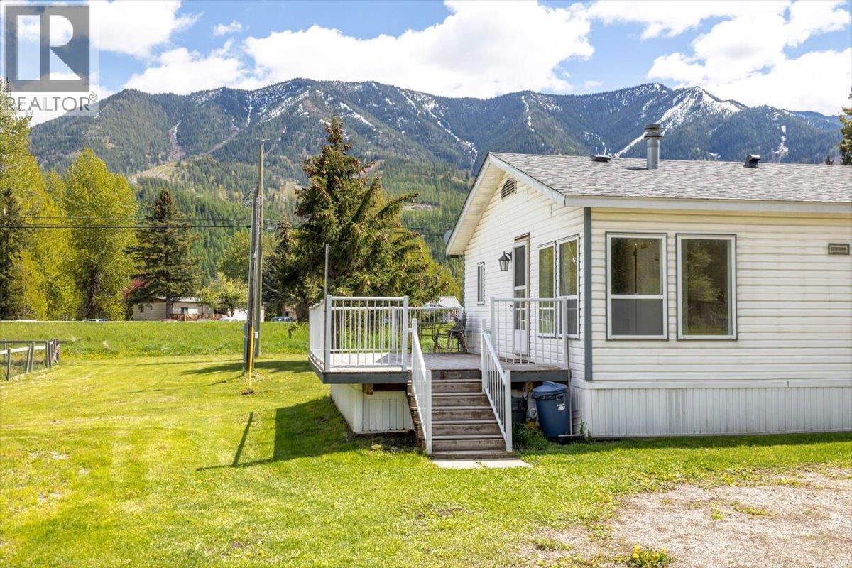 1989 3 Highway, Fernie, British Columbia  V0B 1M5 - Photo 6 - 10388300
