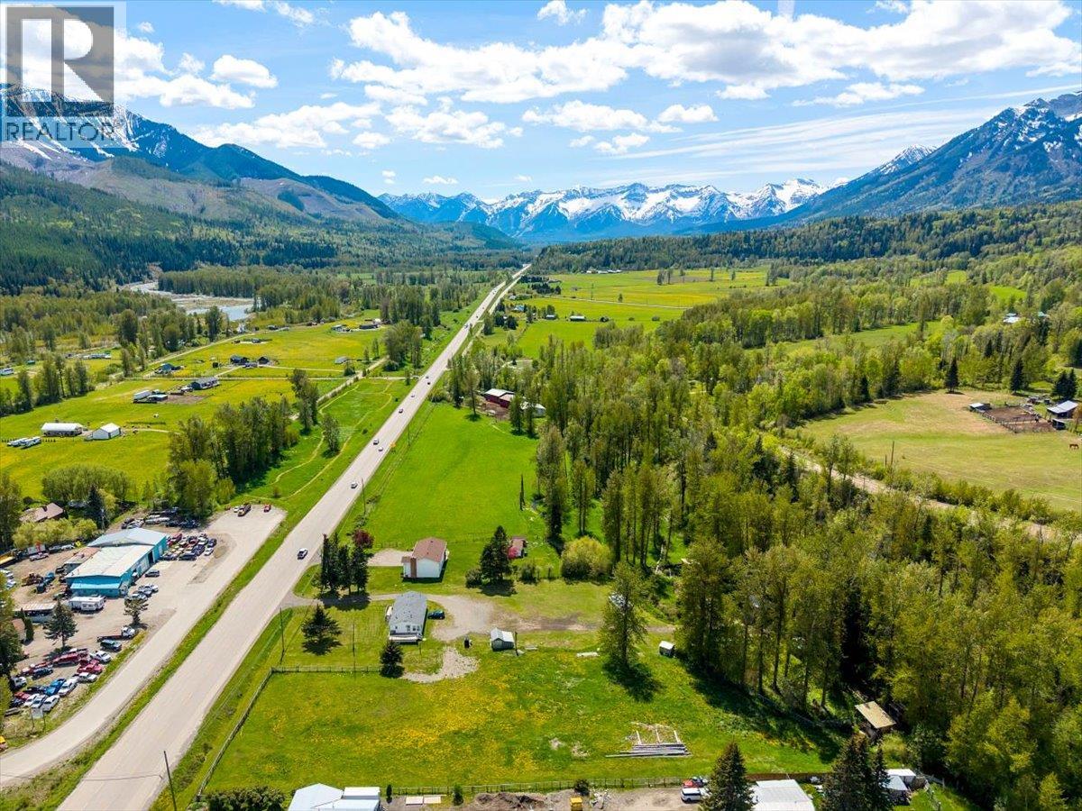 1989 3 Highway, Fernie, British Columbia  V0B 1M5 - Photo 62 - 10388300