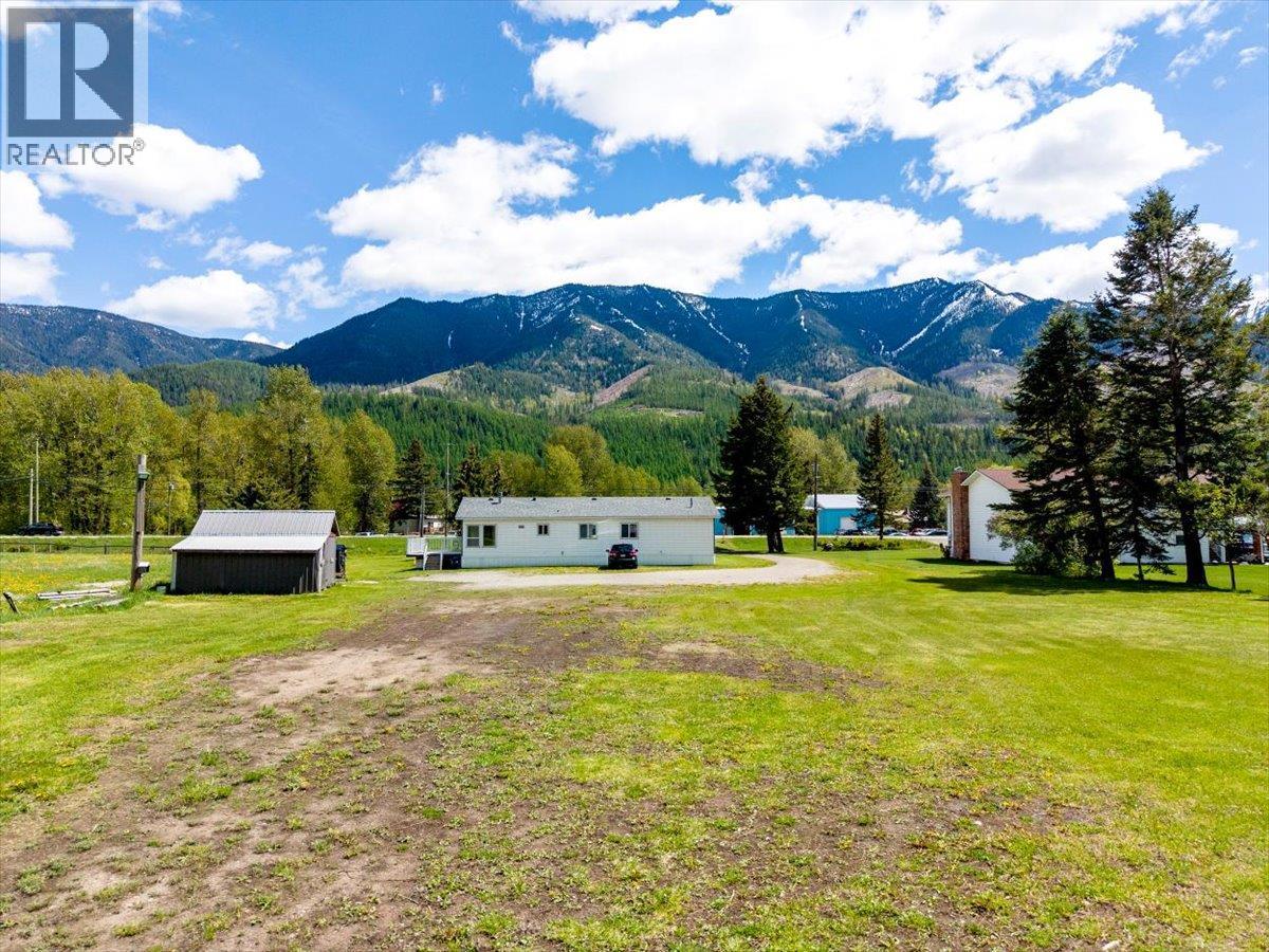 1989 3 Highway, Fernie, British Columbia  V0B 1M5 - Photo 74 - 10388300