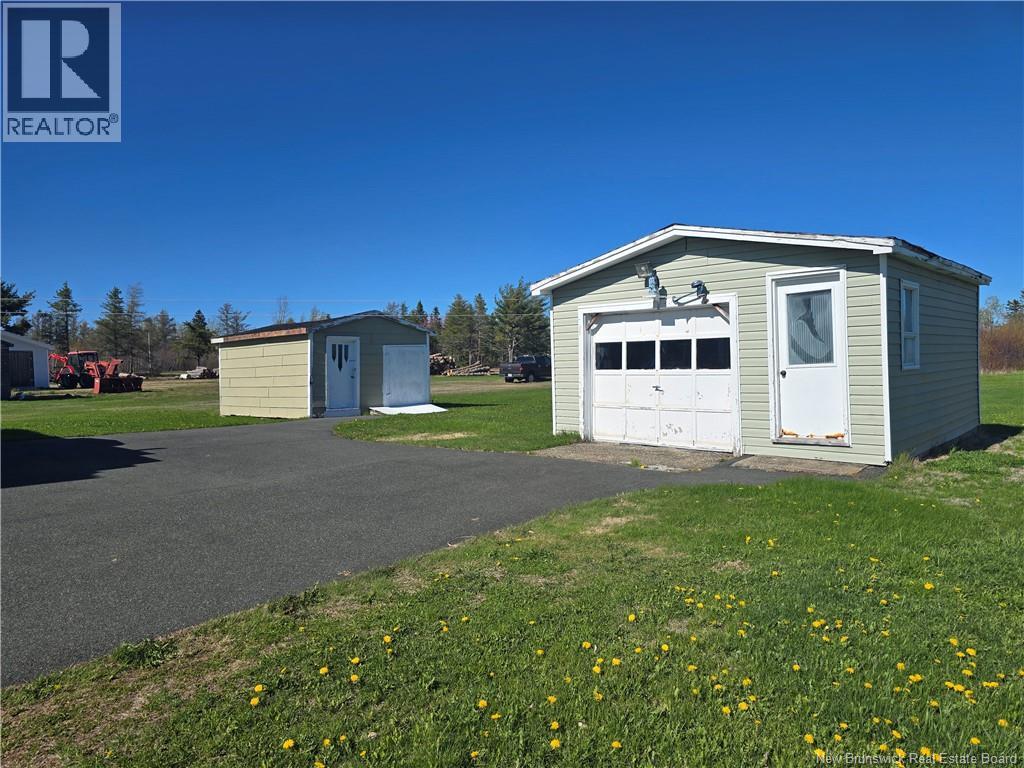 3647 Morais, Bas-Caraquet, New Brunswick  E1W 5Y1 - Photo 2 - NB140249