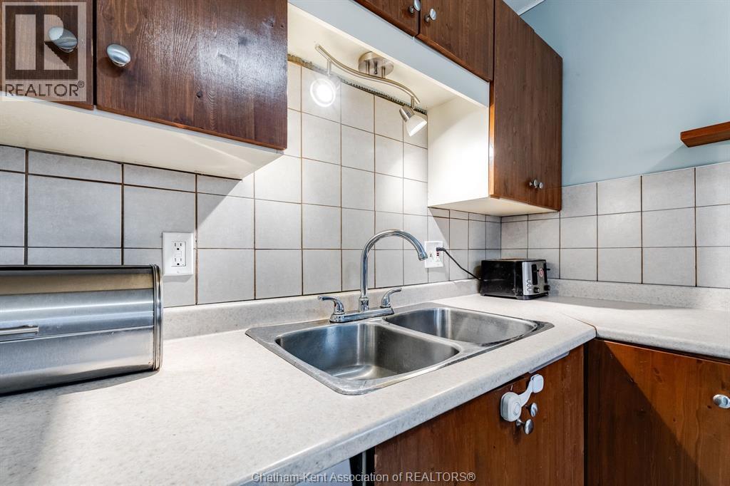 53 Sunnyside Avenue, Chatham, Ontario  N7M 1Z8 - Photo 3 - 26009411