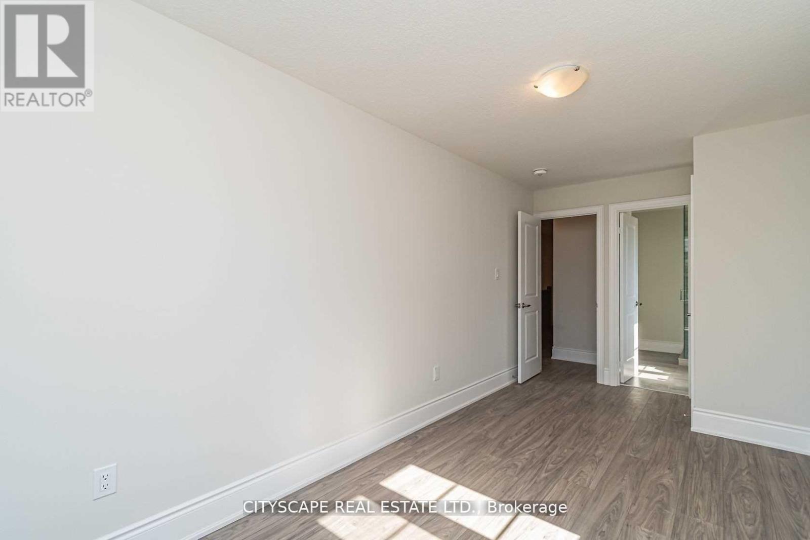 563 Wedgewood Drive, Burlington, Ontario  L7L 0J9 - Photo 12 - W13171062