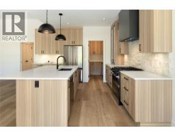 2125 Montenegro Drive, Kelowna, British Columbia  V1P 0B2 - Photo 10 - 10387399