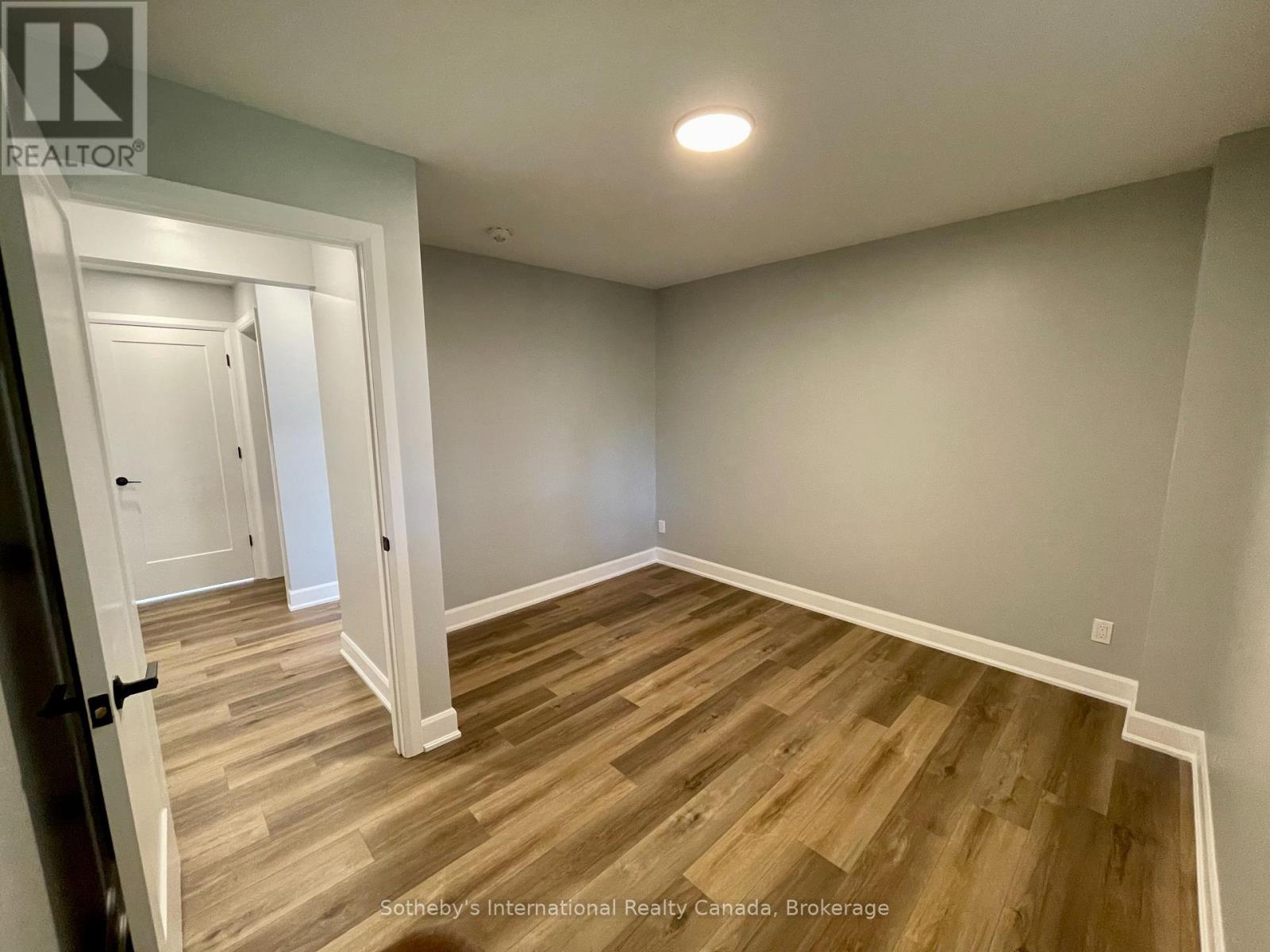 Main Level - 39 Silvercreek Parkway N, Guelph, Ontario  N1H 3T1 - Photo 13 - X13171356