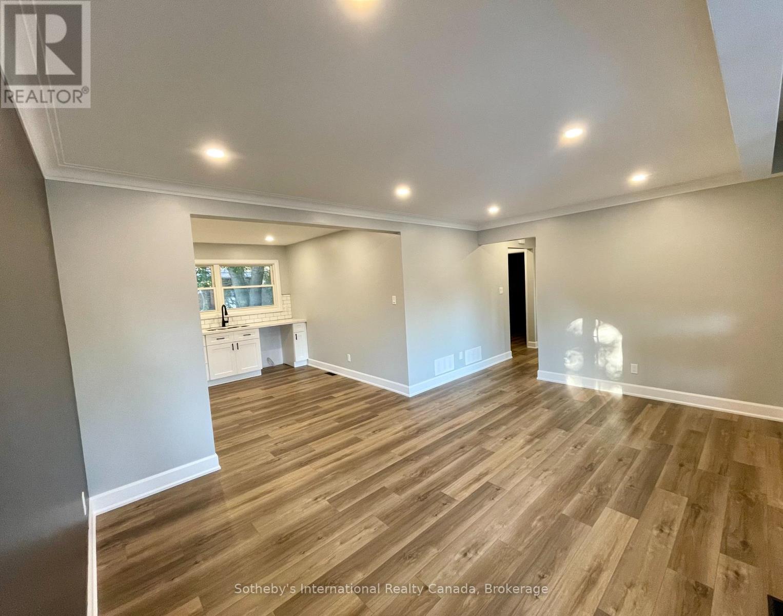 Main Level - 39 Silvercreek Parkway N, Guelph, Ontario  N1H 3T1 - Photo 17 - X13171356