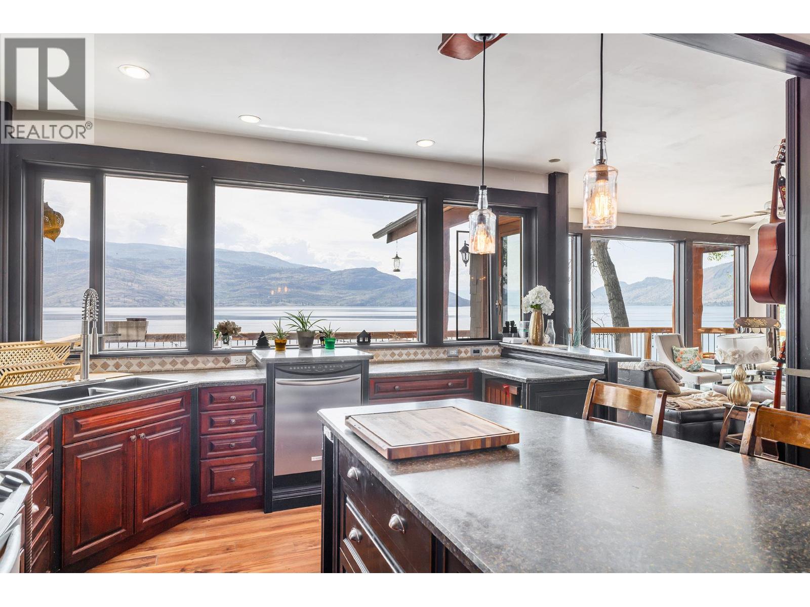 6261 Renfrew Road, Peachland, British Columbia V0H 1X7 - Photo 11 - 10388818